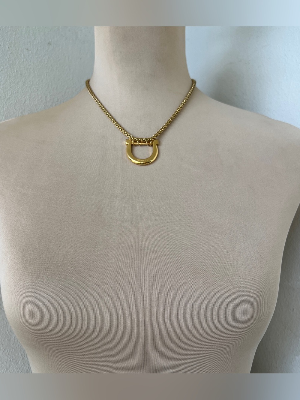 Salvatore Ferragamo Custom Vintage Gold Horseshoe Pendant Spiga Necklace 16” - Picture 3 of 9